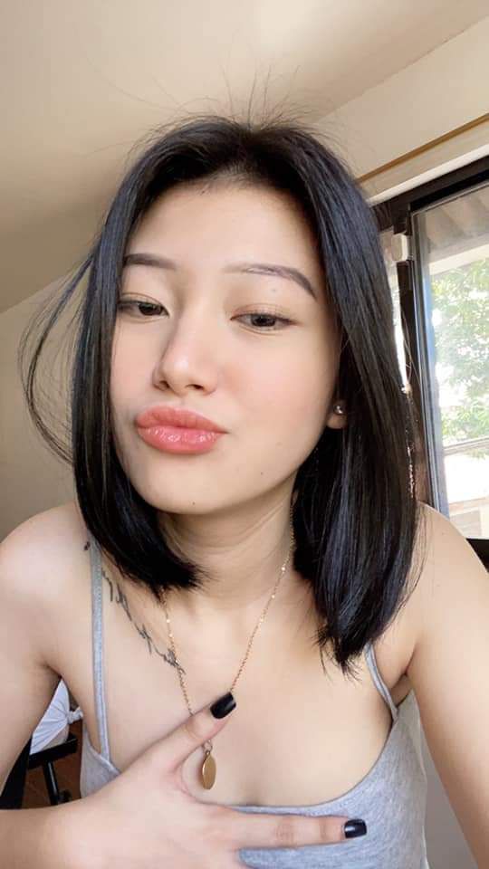 Không chịu ngủ cứ thích đưa mồm vào cu bú