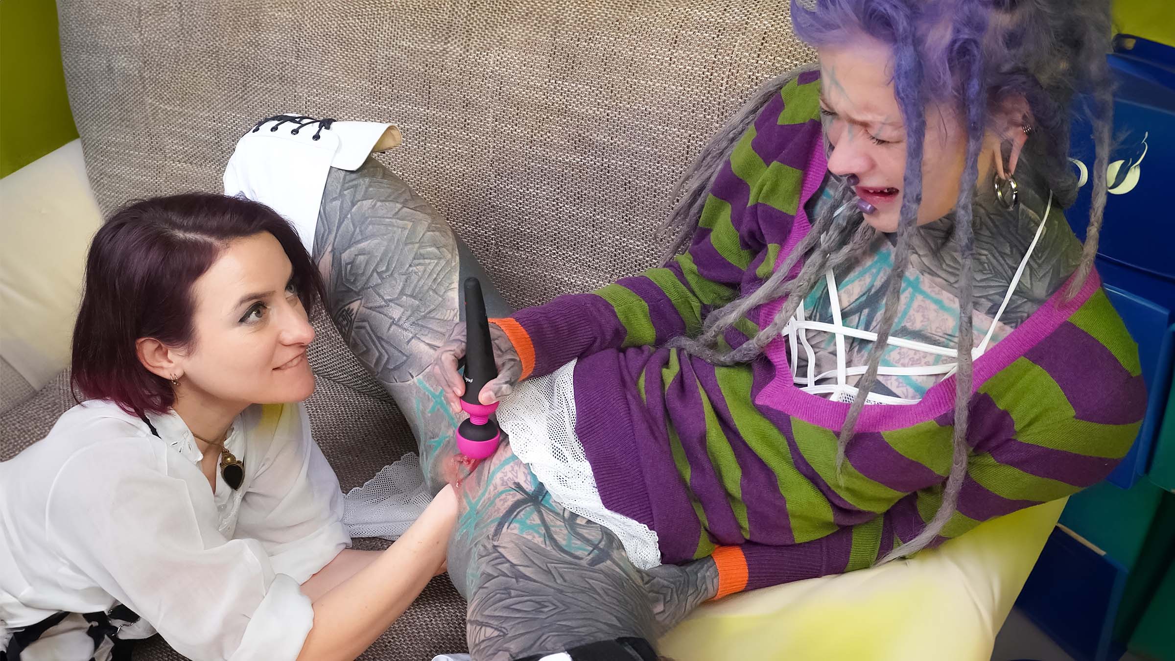 Miss Flora Works Her Fist Inside Anuskatzz Tight Asshole