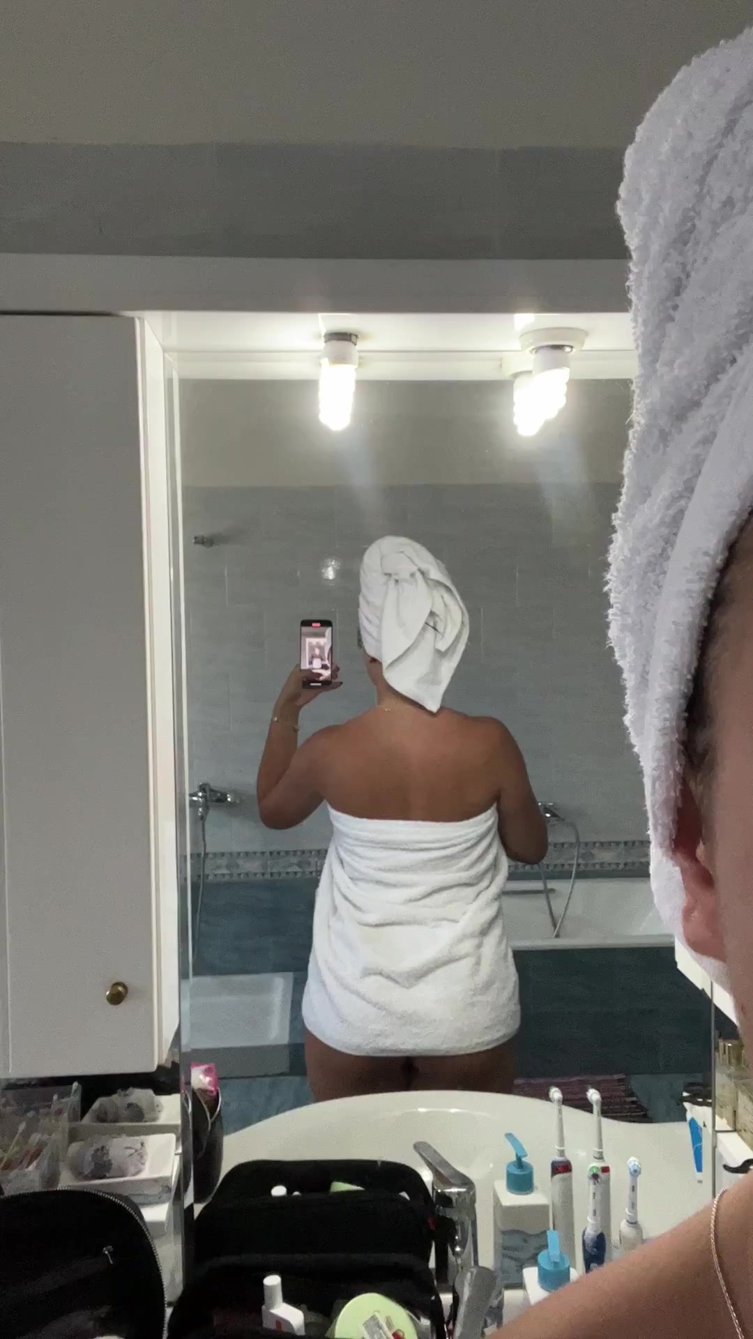 Naughty Wife Drop Her Towel To Show Her Slimwaist and Big Ass