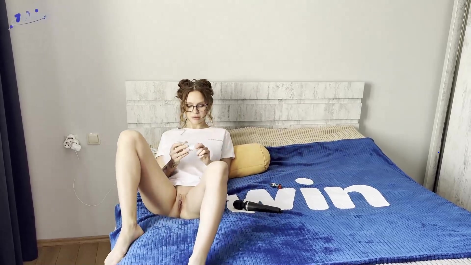 The rectal getting off with the toy brought me to a dissolute orgasm. I cum casc