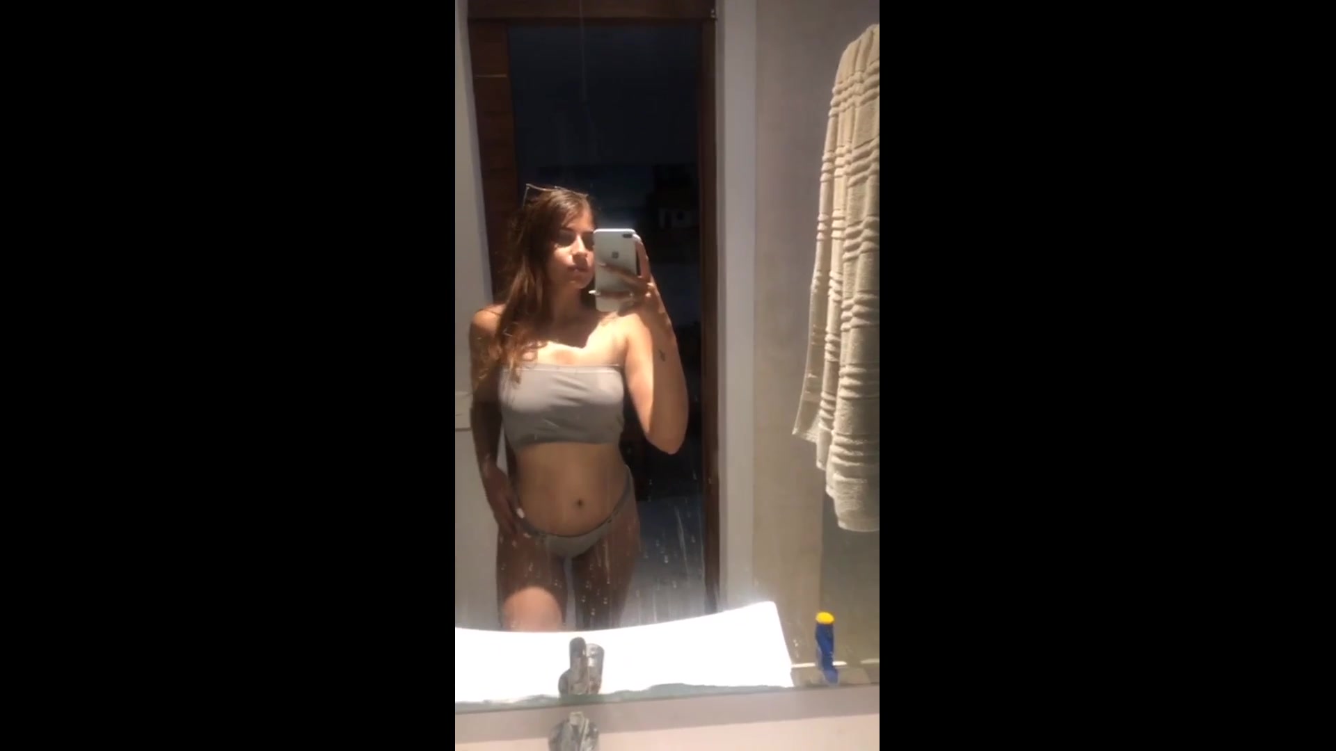 babe dance and tease in lingeri