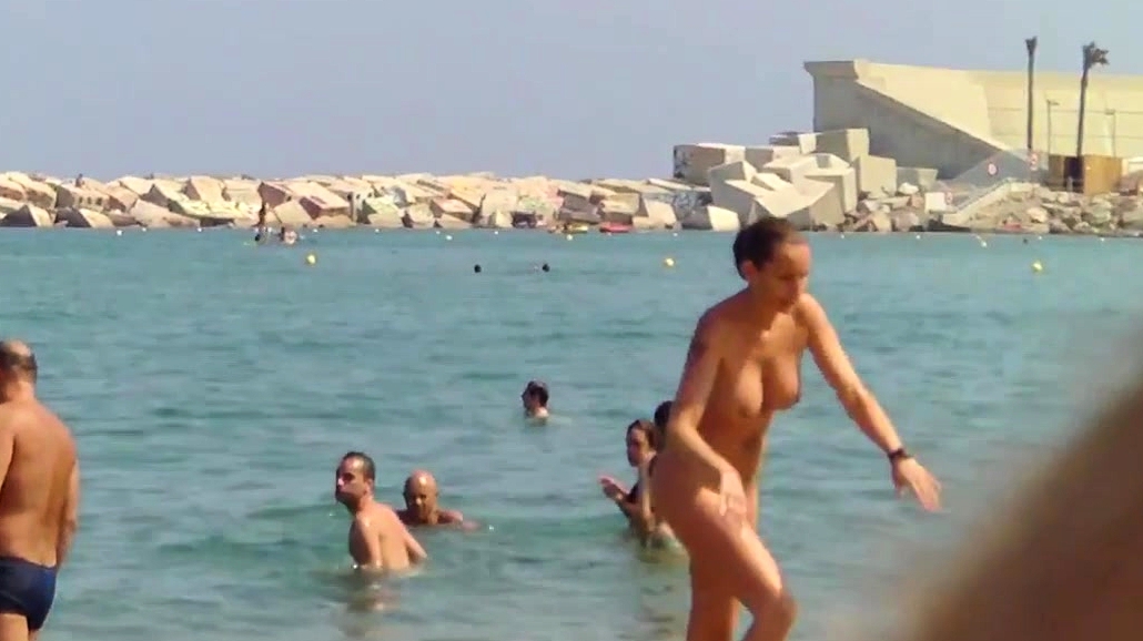 Nudist Amateur Voyeur Beach Close-Up Video