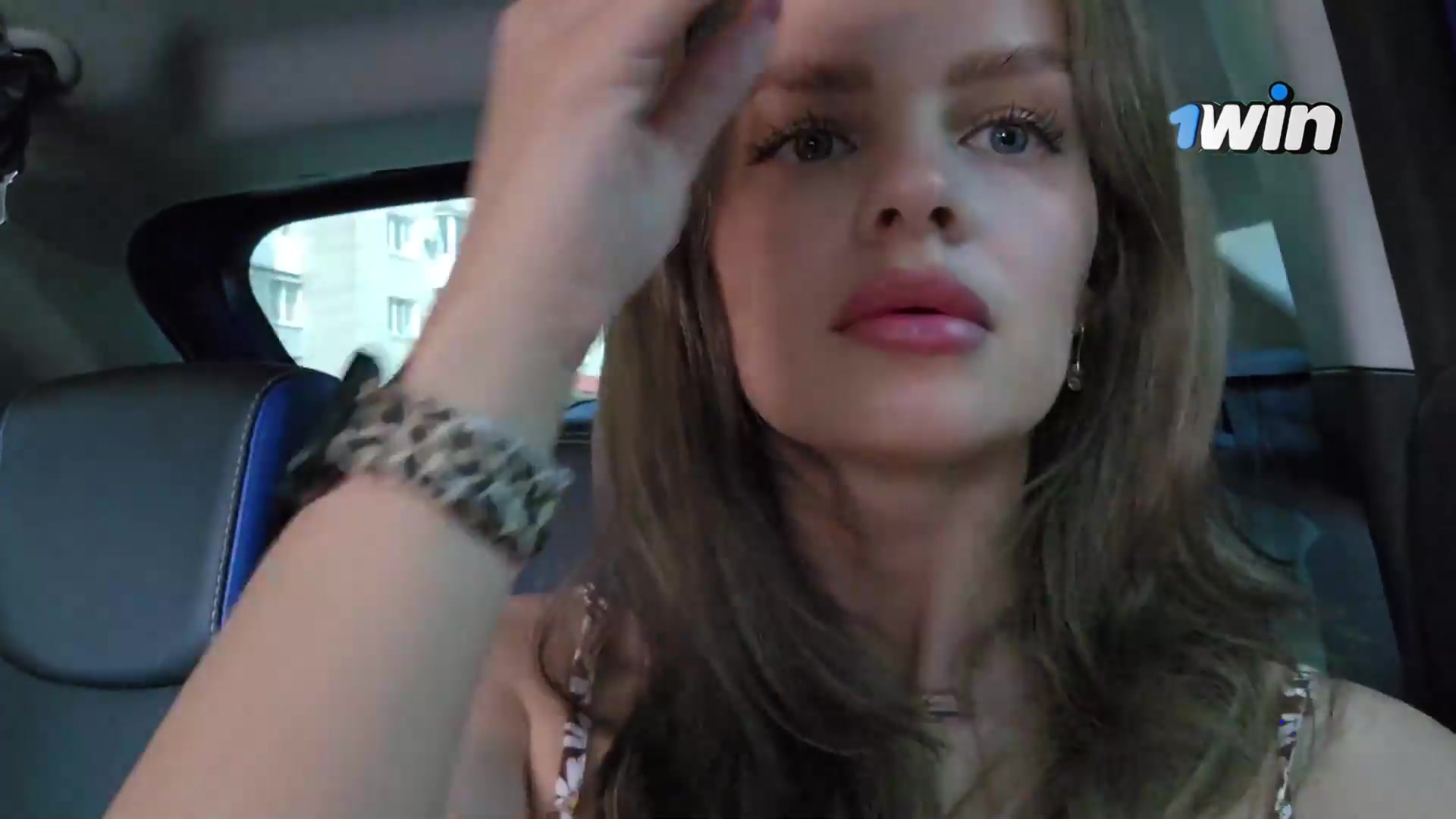 Horny dame milks off in taxi for public gonzo porn.