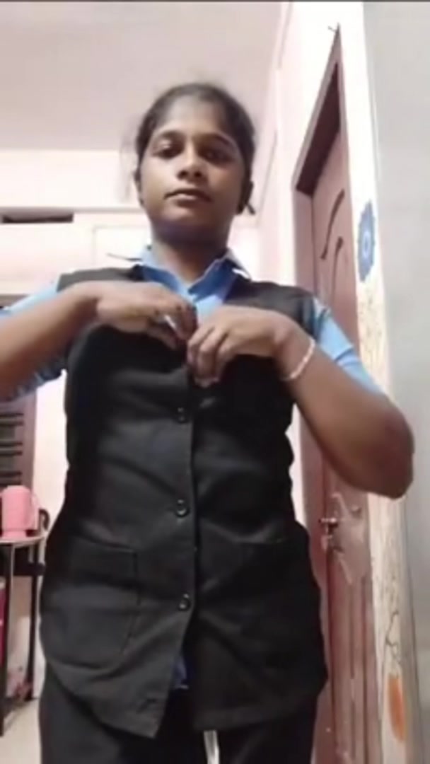 Tamil Hotel Staff Babe Undressing Spreading Her Pussy & Ass