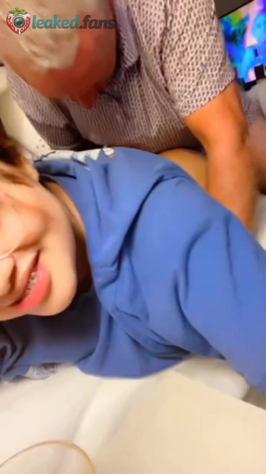AlejandraFoxyHn Tiktoker hondureña real acepta dinero por hacerle una mamada