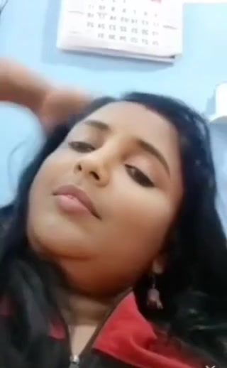 Gouthami reddy manthena removing dress and Pink sexy bra & showing her nude boobs in video call with customer video xxx viral ???