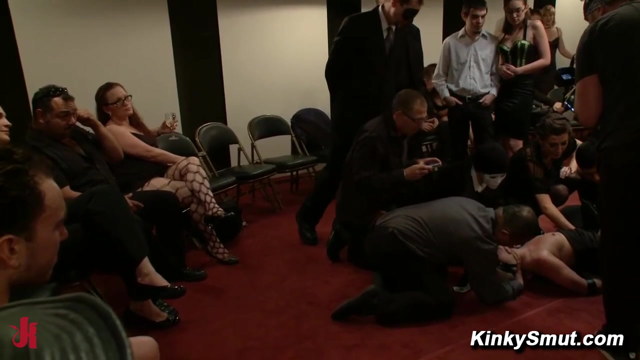 Jessie Cox Public Castle Crowd xxx Bondage Group Anal Spanking With Justin Long